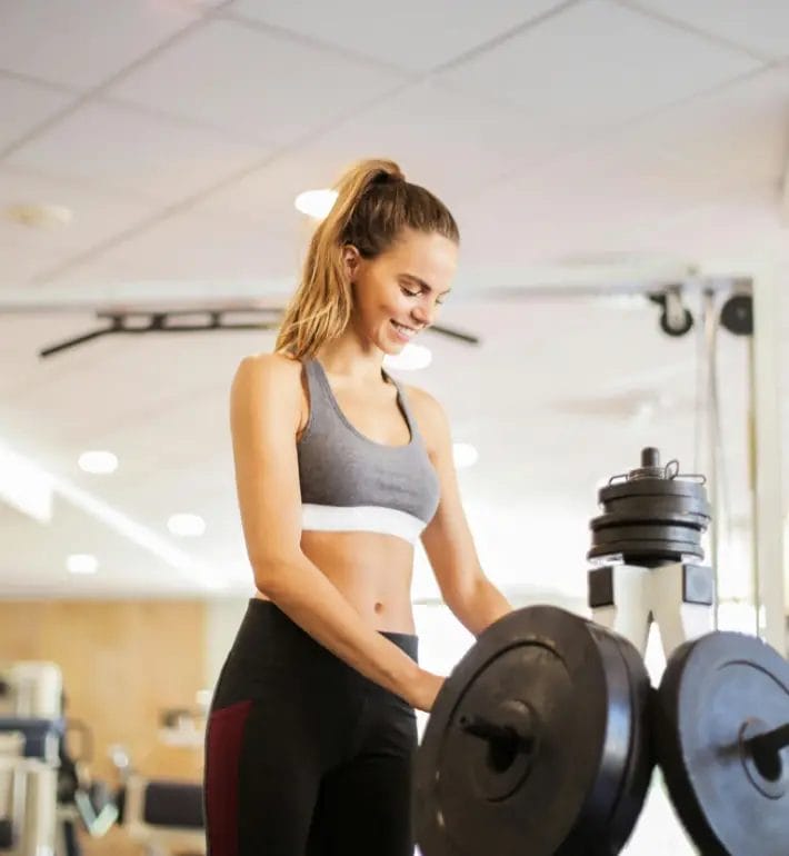 Teen setting up weights
