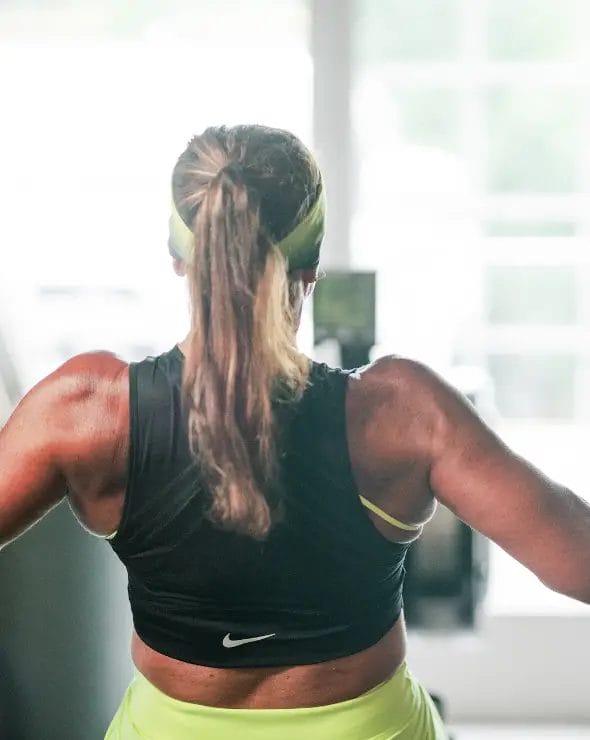 Woman pulling row on hyrox class